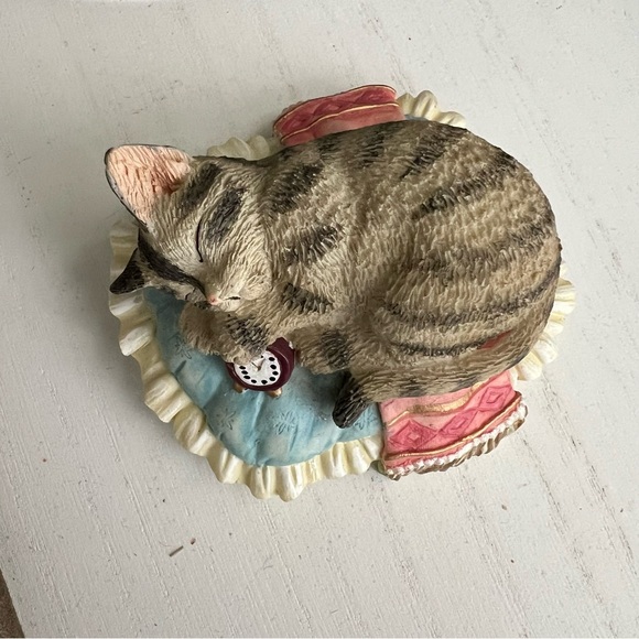 💤 Vintage Ain’t Misbehavin’ “Sweet Dreams” 1996 Resin Cat Kitty Napping w Clock - Picture 6 of 7